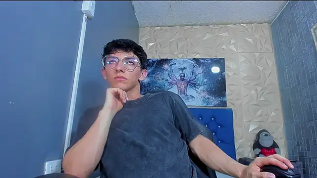 Snapshot of ElanGiraldo chatting on 06-22-26, 11:35 ElanGiraldo online show from 06-22-26, 11:35