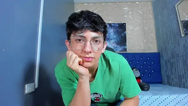 Snapshot of ElanGiraldo chatting on 07-04-26, 10:49 ElanGiraldo online show from 07-04-26, 10:49