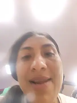 Snapshot of Uvit chatting on 06-18-26, 04:44 Uvit online show from 06-18-26, 04:44