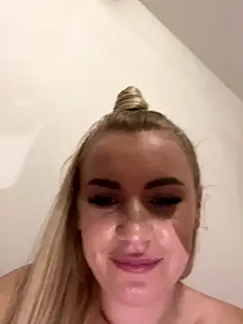 Snapshot of RuxyCatrina chatting on 11-13-25, 12:09 RuxyCatrina online show from 11-13-25, 12:09