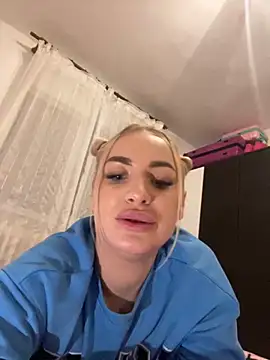 Snapshot of RuxyCatrina chatting on 11-16-25, 10:04 RuxyCatrina online show from 11-16-25, 10:04