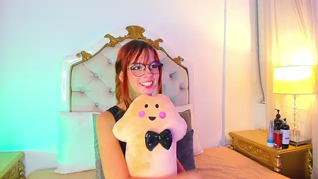 Snapshot of scarlett_smith_3 chatting on 06-06-26, 02:05 scarlett smith 3 online show from 06-06-26, 02:05