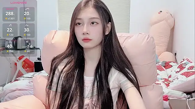 Snapshot of lris-Beauty chatting on 02-15-26, 06:21 lris-Beauty online show from 02-15-26, 06:21