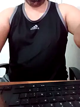 Snapshot of FernandoYAndrea chatting on 11-23-25, 04:56 FernandoYAndrea online show from 11-23-25, 04:56