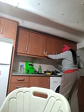 kyliecastell online show from 12-02-25, 05:41