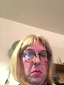 Snapshot of simone_xdressing chatting on 01-19-25, 12:49 simone xdressing online show from 01-19-25, 12:49