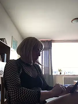 Snapshot of simone_xdressing chatting on 01-26-25, 02:30 simone xdressing online show from 01-26-25, 02:30