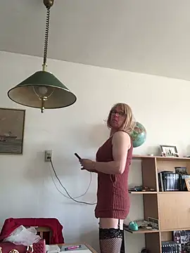 Snapshot of simone_xdressing chatting on 02-02-25, 10:02 simone xdressing online show from 02-02-25, 10:02