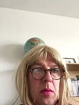 Snapshot of simone_xdressing chatting on 02-12-25, 02:10 simone xdressing online show from 02-12-25, 02:10