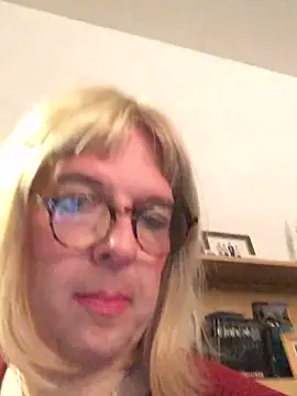 Snapshot of simone_xdressing chatting on 03-22-25, 01:00 simone xdressing online show from 03-22-25, 01:00