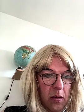 simone xdressing online show from 11-30-25, 10:08