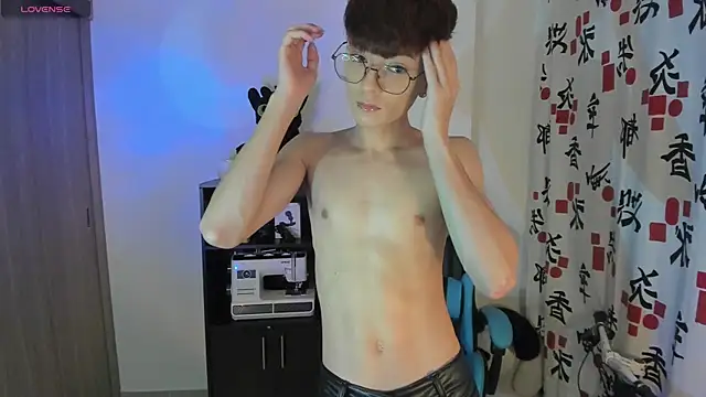 RYO BLEU  online show from 04-11-26, 03:55