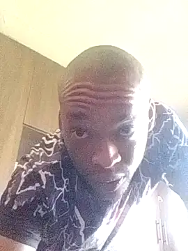 Snapshot of Leftout- chatting on 12-02-25, 05:35 Leftout- online show from 12-02-25, 05:35