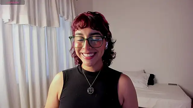 Snapshot of VictoriaAmelie chatting on 11-14-25, 09:57 VictoriaAmelie online show from 11-14-25, 09:57