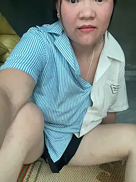 Snapshot of m-mbae chatting on 05-23-26, 01:11 m-mbae online show from 05-23-26, 01:11