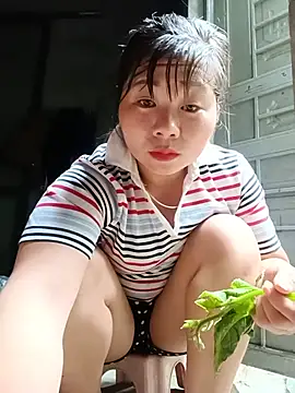 Snapshot of vangkt-cute chatting on 05-18-26, 04:07 vangkt-cute online show from 05-18-26, 04:07