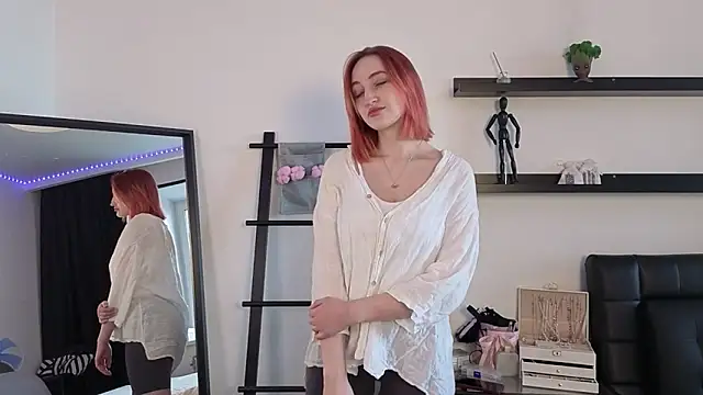 Snapshot of Alisa_World8 chatting on 11-13-25, 07:18 Alisa World8 online show from 11-13-25, 07:18