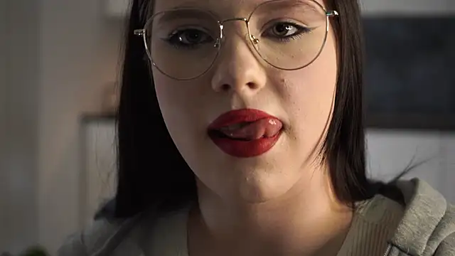 CrystaSvendsen online show from 11-12-25, 01:44