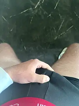 Snapshot of fra06_ chatting on 11-12-25, 12:49 fra06 online show from 11-12-25, 12:49