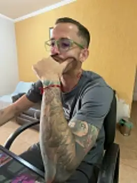 Snapshot of Lucasjandre chatting on 05-17-26, 11:06 Lucasjandre online show from 05-17-26, 11:06