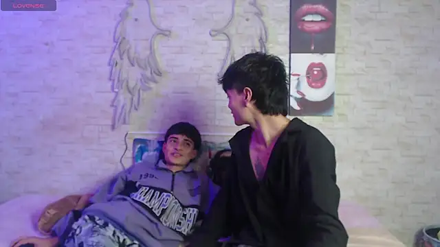 axel milo kairo and noa online show from 12-19-25, 03:41