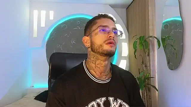 Alanrodgers online show from 02-25-26, 01:43