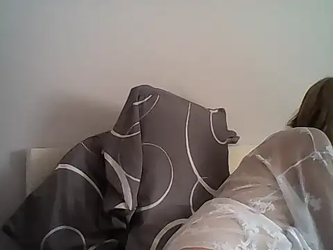 Snapshot of MelleEloa chatting on 06-08-26, 01:22 MelleEloa online show from 06-08-26, 01:22