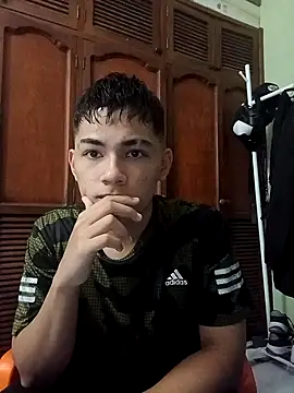 Snapshot of Santiagooo1233 chatting on 11-17-25, 02:17 Santiagooo1233 online show from 11-17-25, 02:17