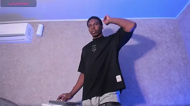 Snapshot of mike_aly chatting on 03-18-26, 01:14 mike aly online show from 03-18-26, 01:14