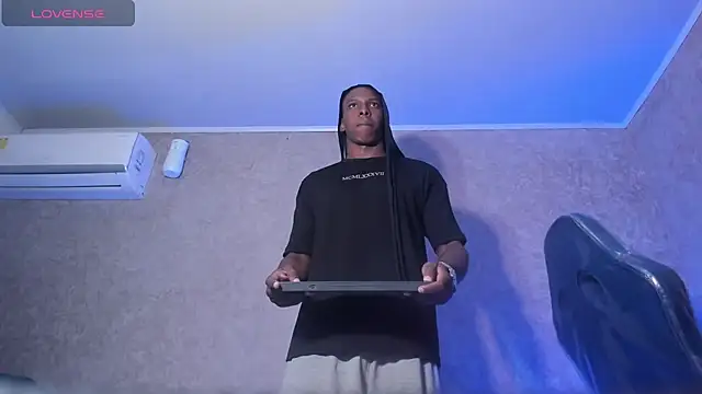 Snapshot of mike_aly chatting on 03-21-26, 12:43 mike aly online show from 03-21-26, 12:43