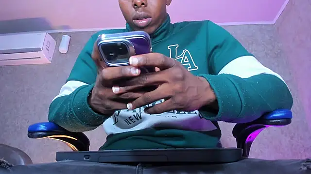 Snapshot of mike_aly chatting on 03-29-26, 12:27 mike aly online show from 03-29-26, 12:27