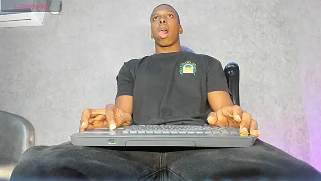 Snapshot of mike_aly chatting on 04-16-26, 02:07 mike aly online show from 04-16-26, 02:07