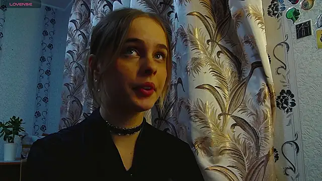 Snapshot of AlicaLOVEalisa777 chatting on 12-15-25, 04:55 AlicaLOVEalisa777 online show from 12-15-25, 04:55