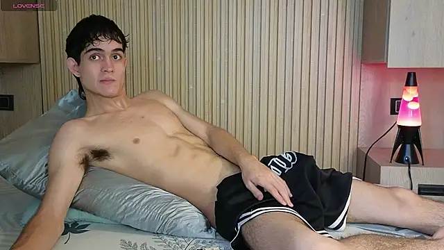 Snapshot of Danmaxwell_ chatting on 05-11-26, 11:49 Danmaxwell online show from 05-11-26, 11:49
