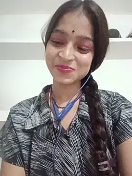 Snapshot of Mohnicute chatting on 05-28-26, 06:38 Mohnicute online show from 05-28-26, 06:38