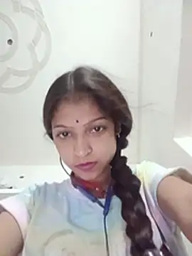 Snapshot of Mohnicute chatting on 06-12-26, 06:40 Mohnicute online show from 06-12-26, 06:40