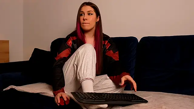 Snapshot of BellaBlush03 chatting on 04-11-26, 08:46 BellaBlush03 online show from 04-11-26, 08:46