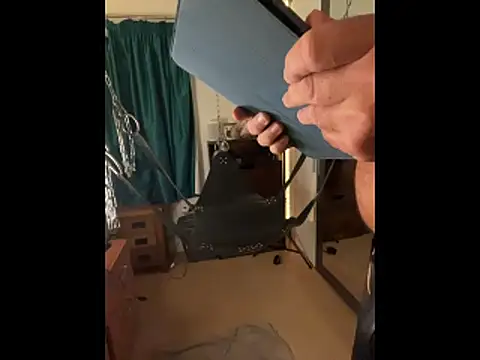 Snapshot of LeatherSdaddy chatting on 11-18-25, 03:05 LeatherSdaddy online show from 11-18-25, 03:05