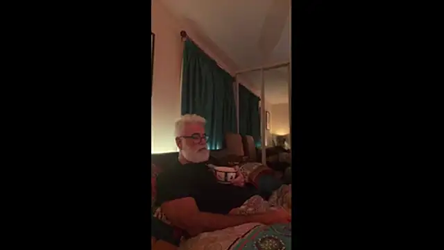 Snapshot of LeatherSdaddy chatting on 11-30-25, 11:31 LeatherSdaddy online show from 11-30-25, 11:31