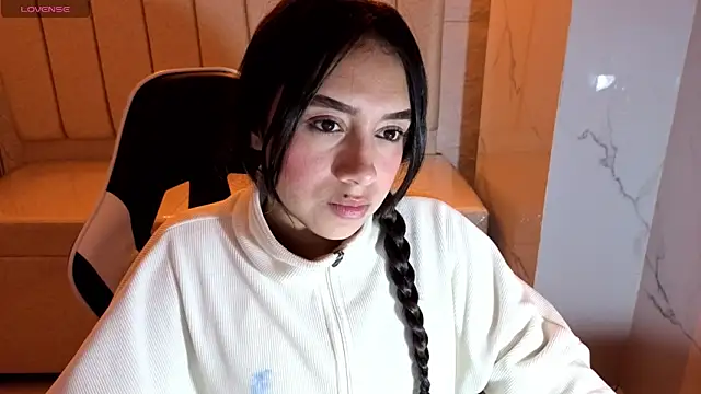 Snapshot of Juliana_Tx chatting on 11-21-25, 02:54 Juliana Tx online show from 11-21-25, 02:54