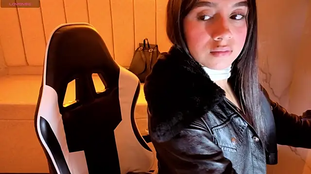 Snapshot of Juliana_Tx chatting on 11-25-25, 02:55 Juliana Tx online show from 11-25-25, 02:55