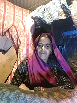 Snapshot of Neetujk chatting on 12-22-25, 04:37 Neetujk online show from 12-22-25, 04:37