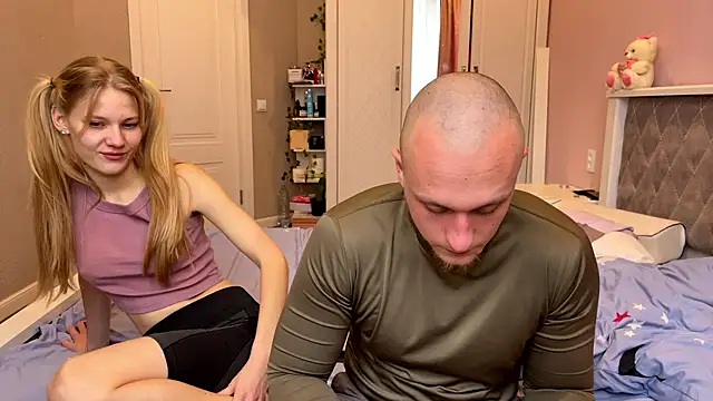 Daisy Couple online show from 12-18-25, 07:14