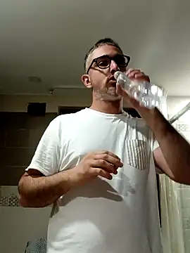 Snapshot of mipiacitanto93 chatting on 11-13-25, 04:00 mipiacitanto93 online show from 11-13-25, 04:00