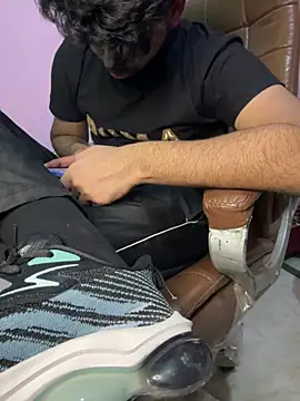 hotyyyyjonny online show from 07-18-26, 04:33