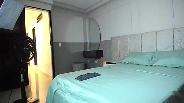 Snapshot of angel_pervert14 chatting on 11-11-25, 08:31 angel pervert14 online show from 11-11-25, 08:31