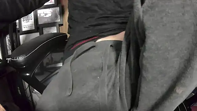 Chrisatmiami online show from 11-19-25, 05:24