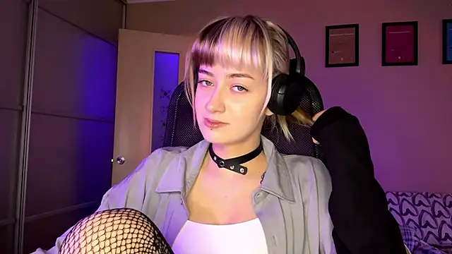 EmilySkyline online show from 11-20-25, 08:03