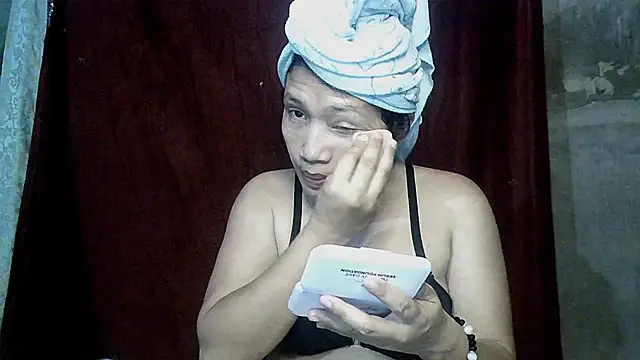 Snapshot of xwindyxxx chatting on 05-13-26, 12:24 xwindyxxx online show from 05-13-26, 12:24