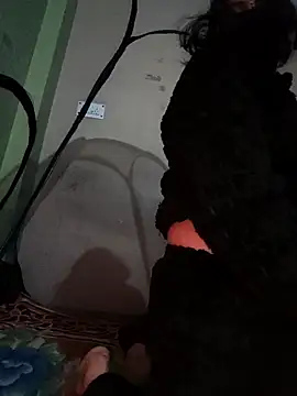 Snapshot of Yamini-X chatting on 12-19-25, 10:39 Yamini-X online show from 12-19-25, 10:39